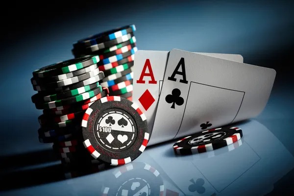 Live dealer at Buku Mimpi blackjack table on mobile phone